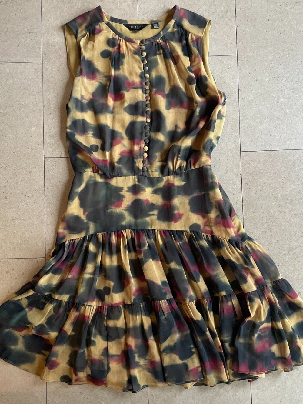 Stunning Ted Baker Elvinia print button-up chiffon mini dress-Sz.0/2